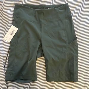 NWT Outdoor Voices Zoom bike shorts in Evergreen